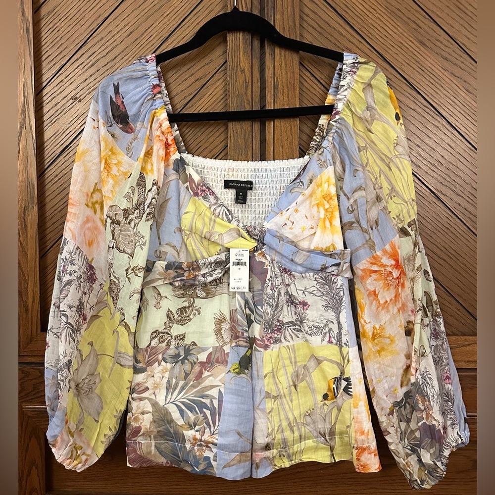 Banana Republic Ramie Twist Front Top. Size M.